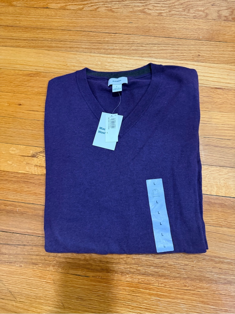 Old Navy Men’s V-Neck Sweater in Deep Purple L NWT